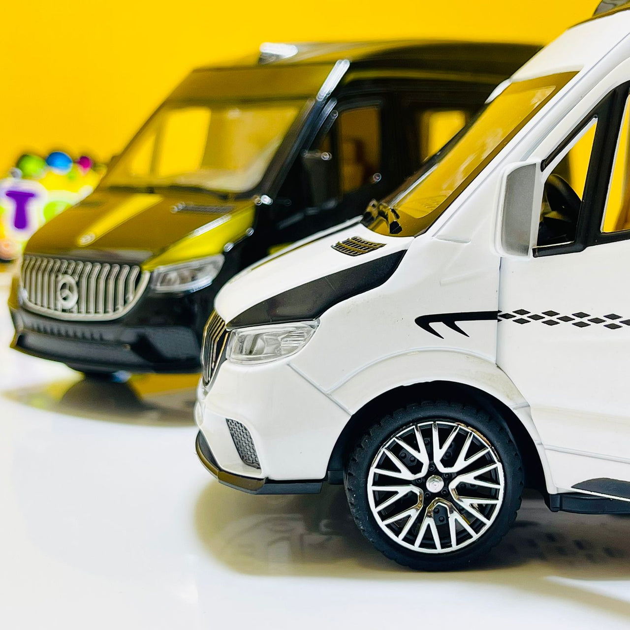 1:24 Diecast Mercedes Benz Sprinter MPV Van