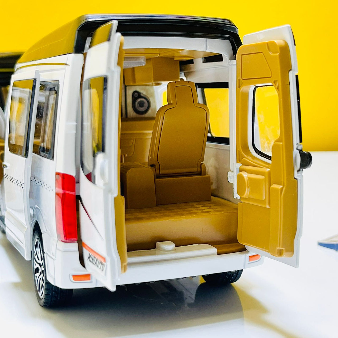 1:24 Diecast Mercedes Benz Sprinter MPV Van