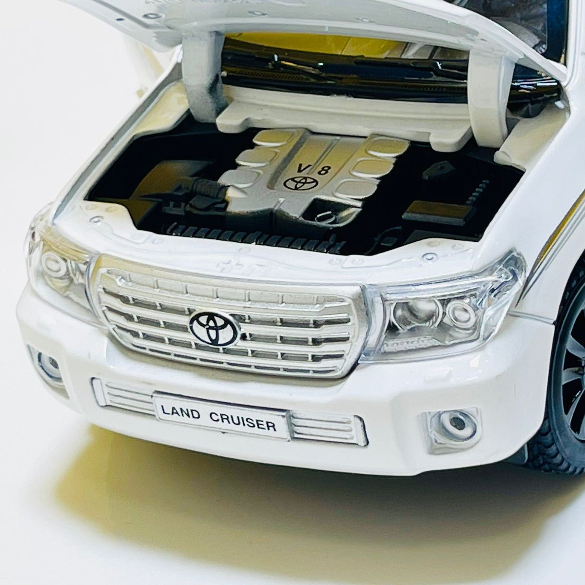 1:24 Scale Diecast Land Cruiser ZX - Licensed Model