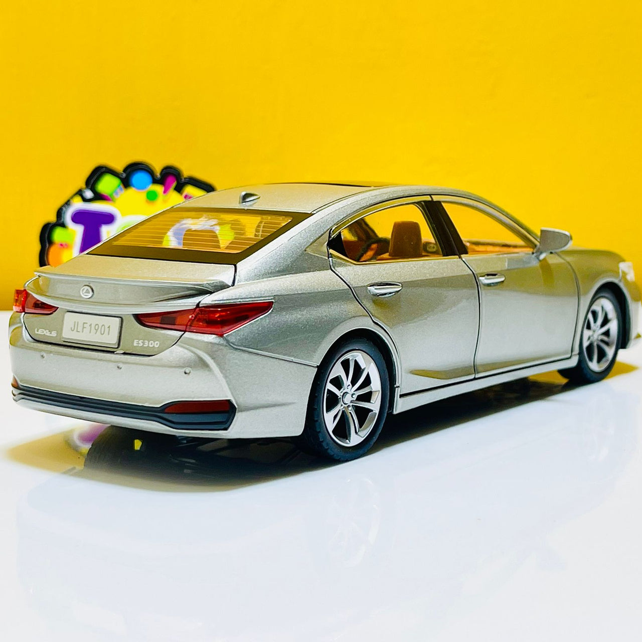 1:24 Diecast Lexus ES 300