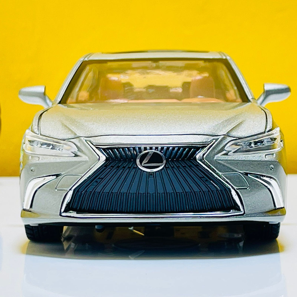 1:24 Diecast Lexus ES 300