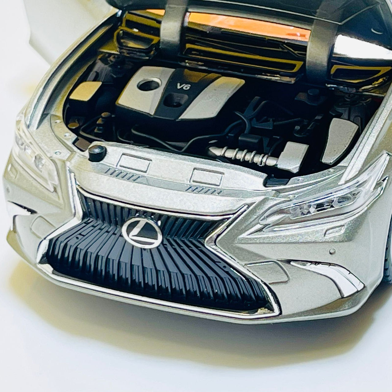 1:24 Diecast Lexus ES 300