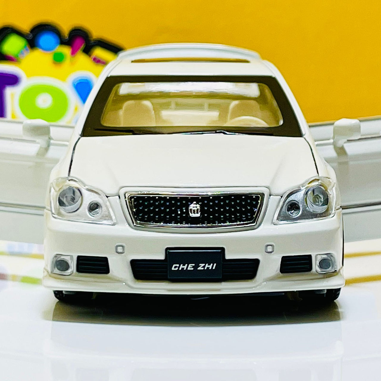 1:32 Diecast Toyota Crown Model Car