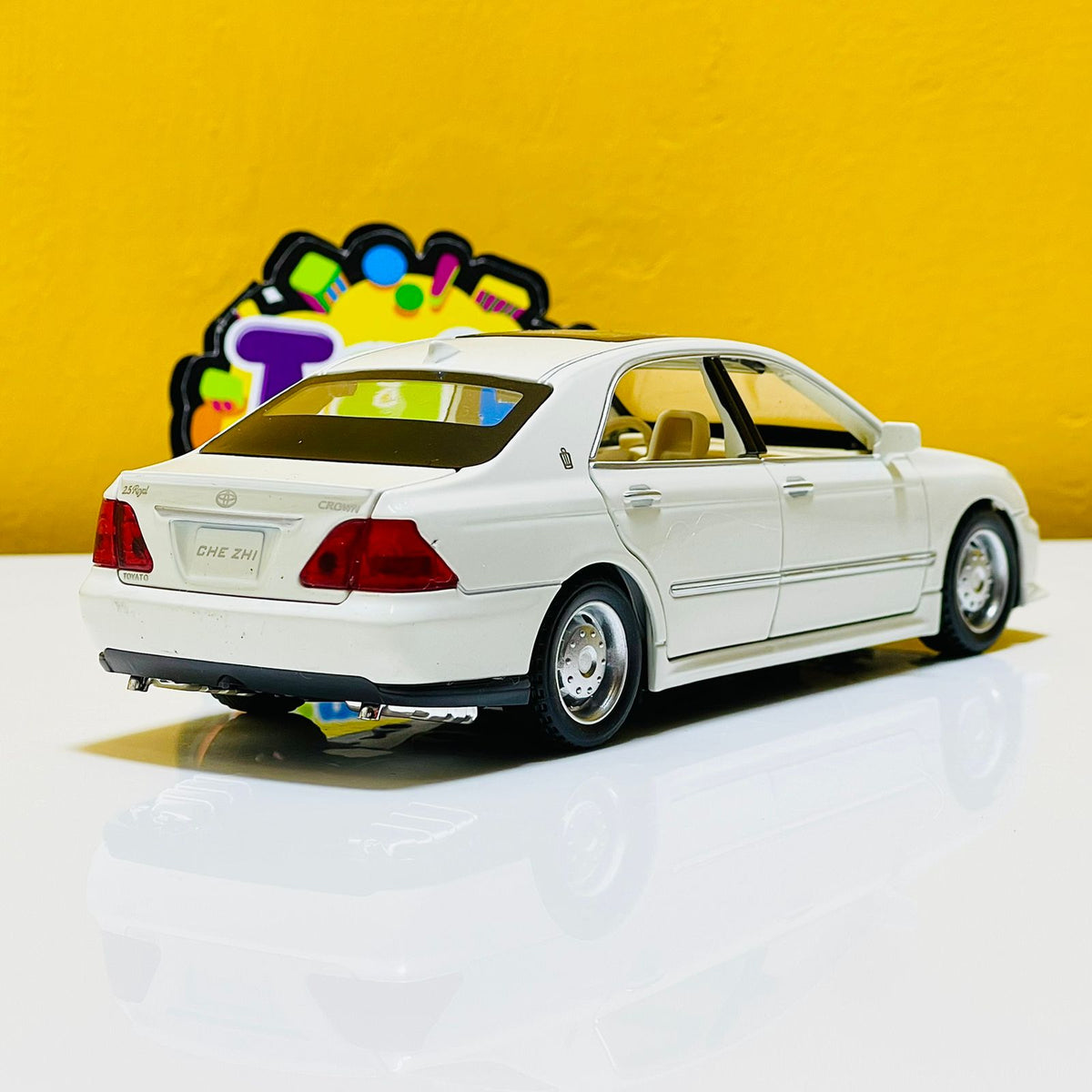 1:32 Diecast Toyota Crown