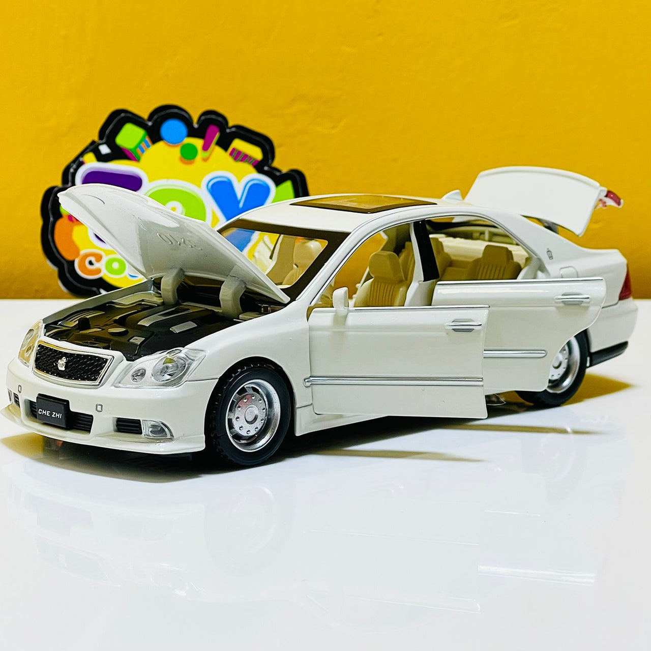 1:32 Diecast Toyota Crown Model Car