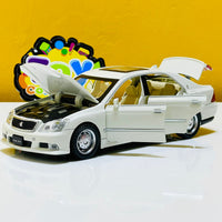 1:32 Diecast Toyota Crown Model Car