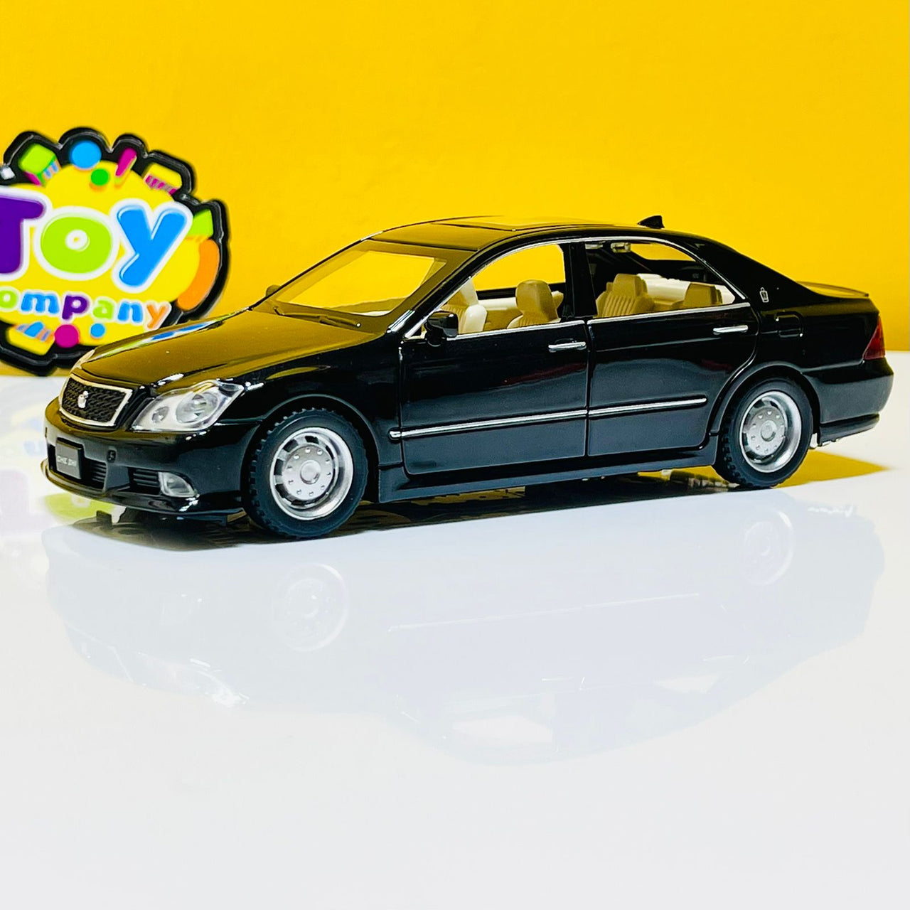 1:32 Diecast Toyota Crown Model Car