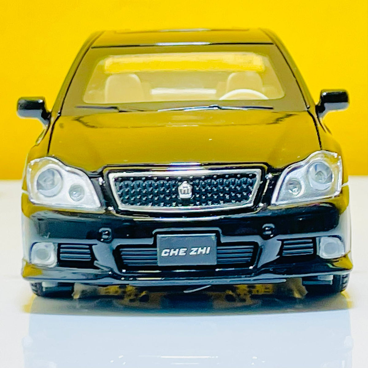 1:32 Diecast Toyota Crown