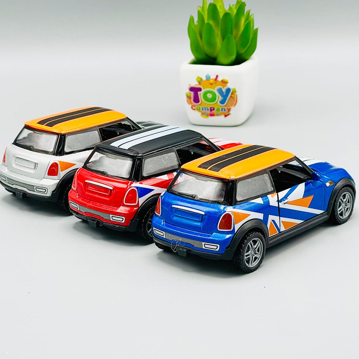 1:32 Scale Diecast Mini Cooper with Openable Doors