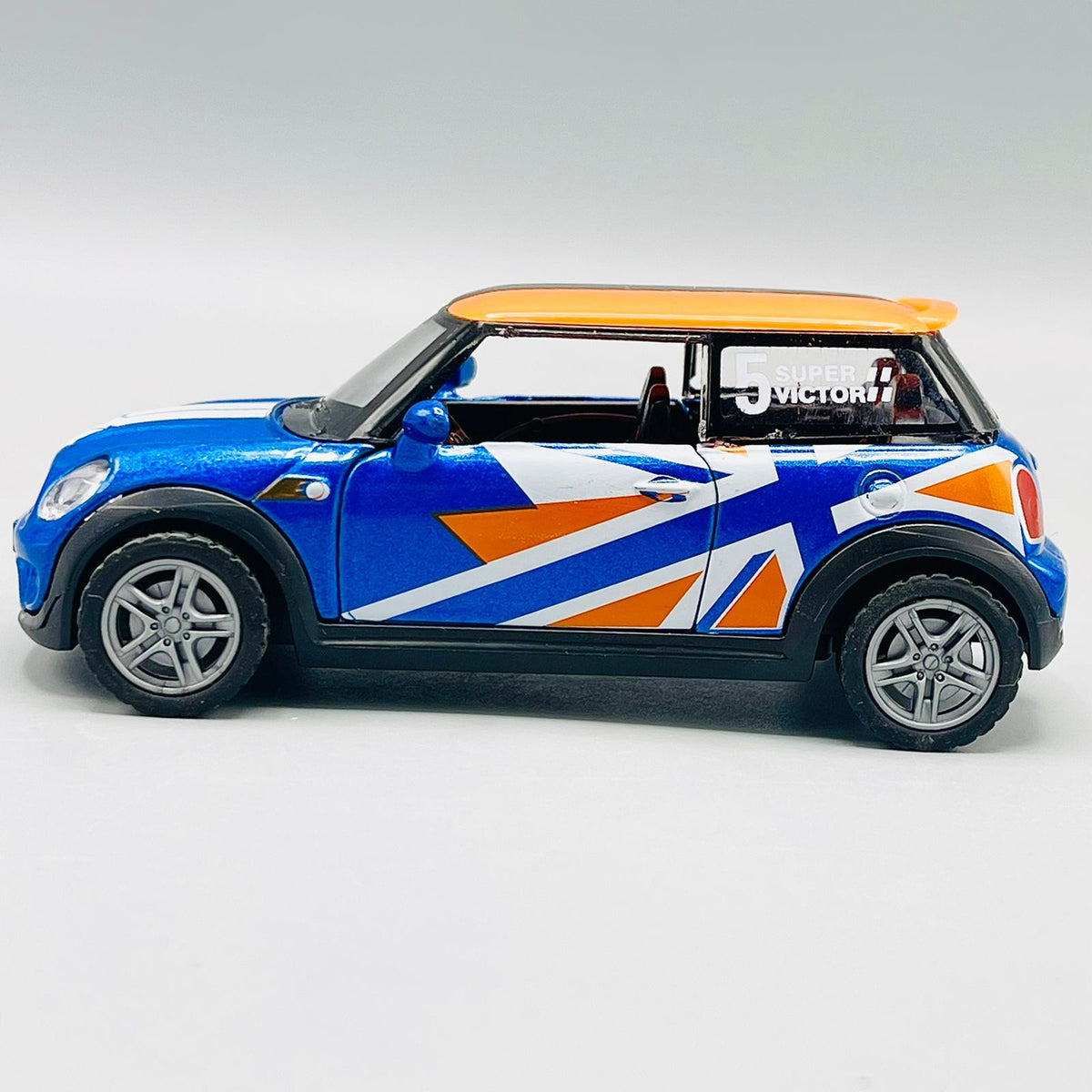 1:32 Scale Diecast Mini Cooper with Openable Doors