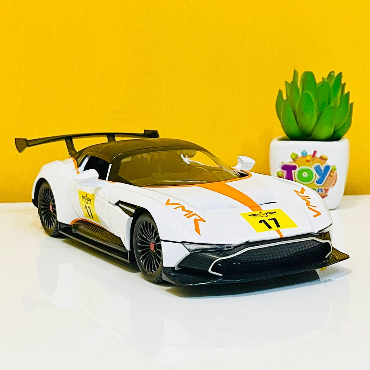 1:22 Scale Diecast Aston Martin Vulcan