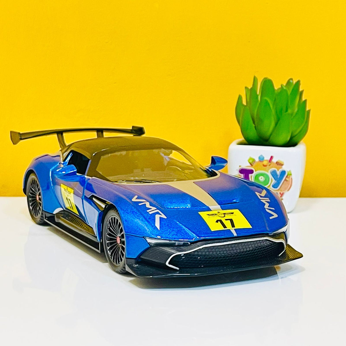1:22 Scale Diecast Aston Martin Vulcan