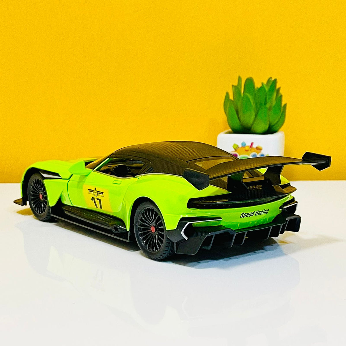 1:22 Scale Diecast Aston Martin Vulcan