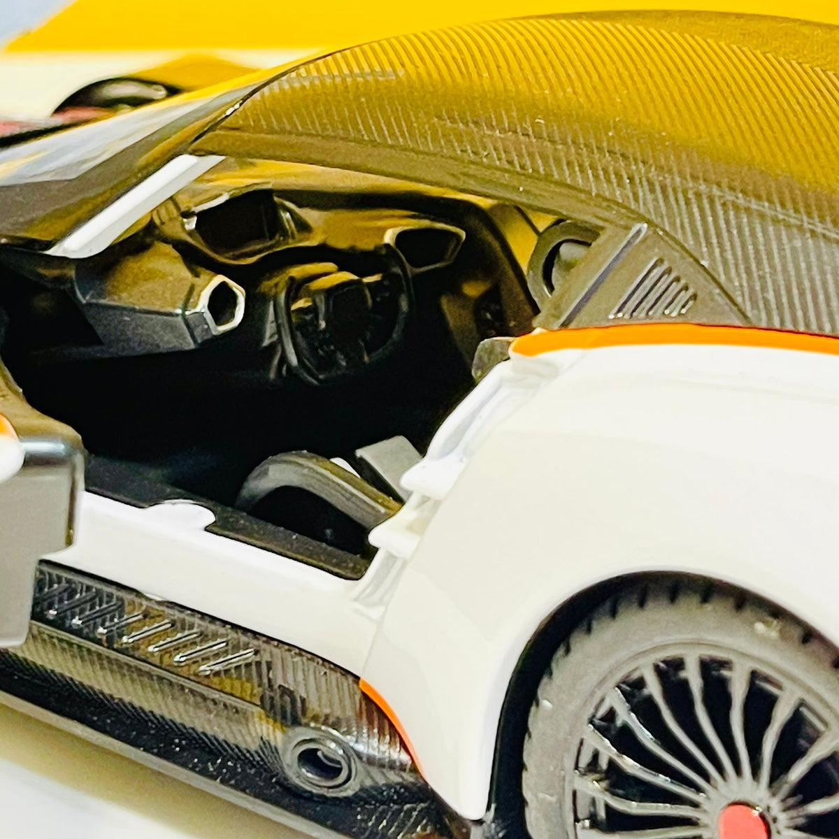 1:22 Scale Diecast Aston Martin Vulcan
