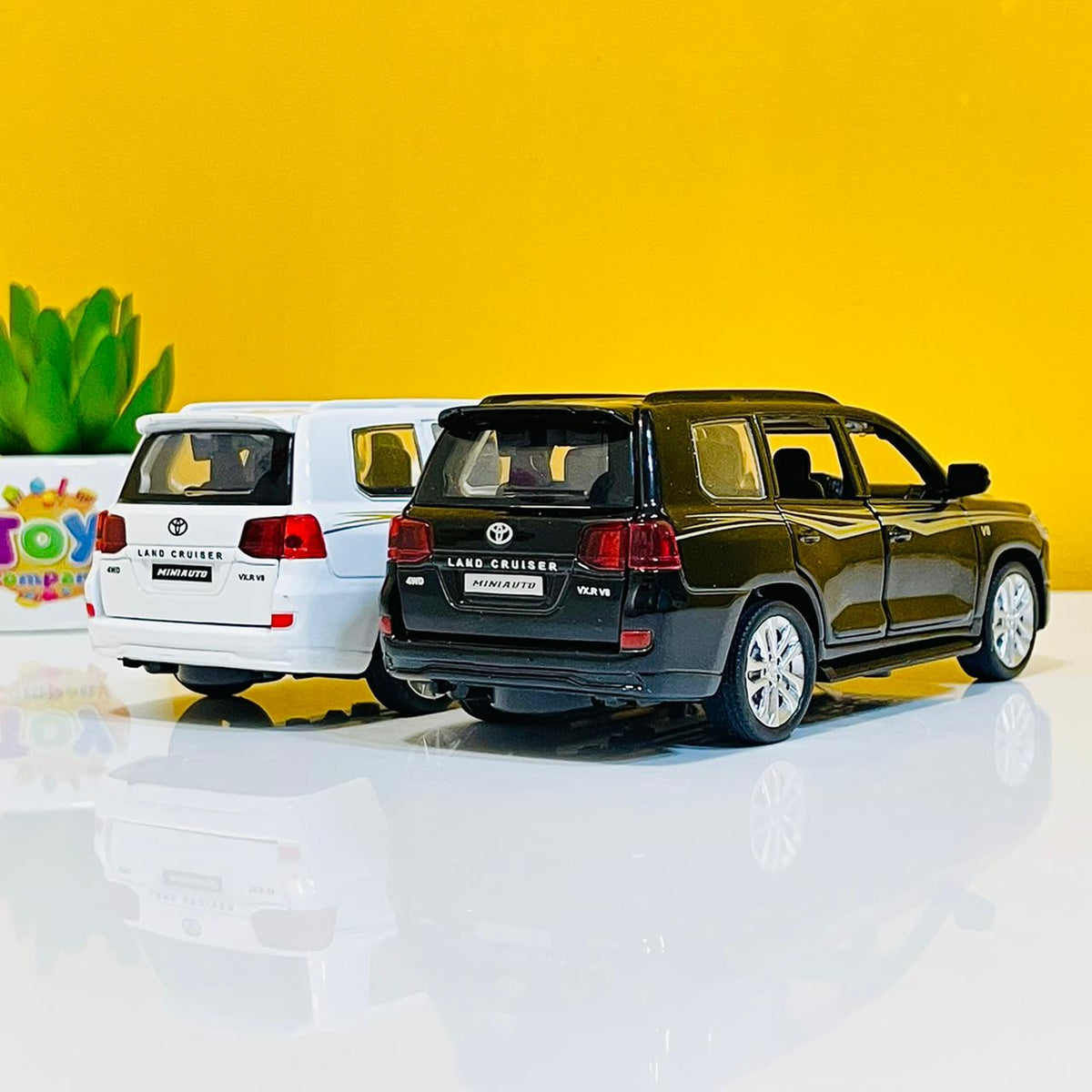 1:32 Scale Diecast Land Cruiser V8