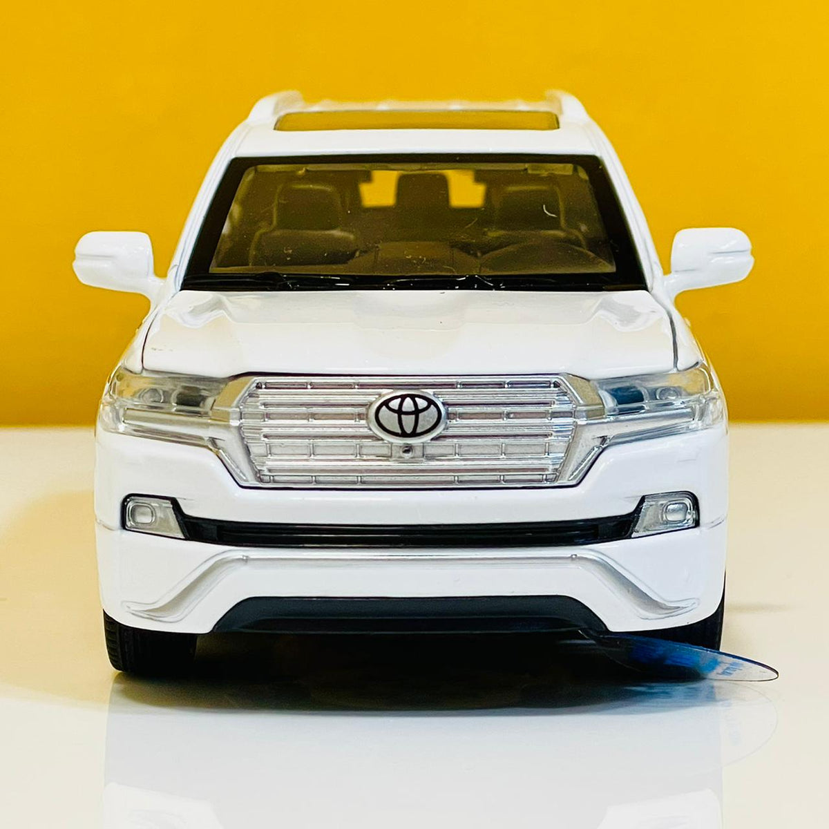 1:32 Scale Diecast Land Cruiser V8
