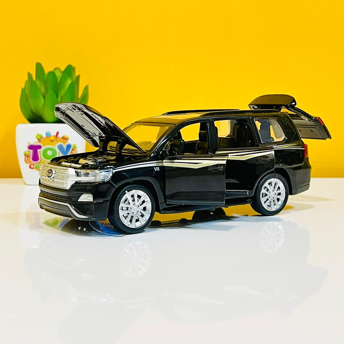 1:32 Scale Diecast Land Cruiser V8