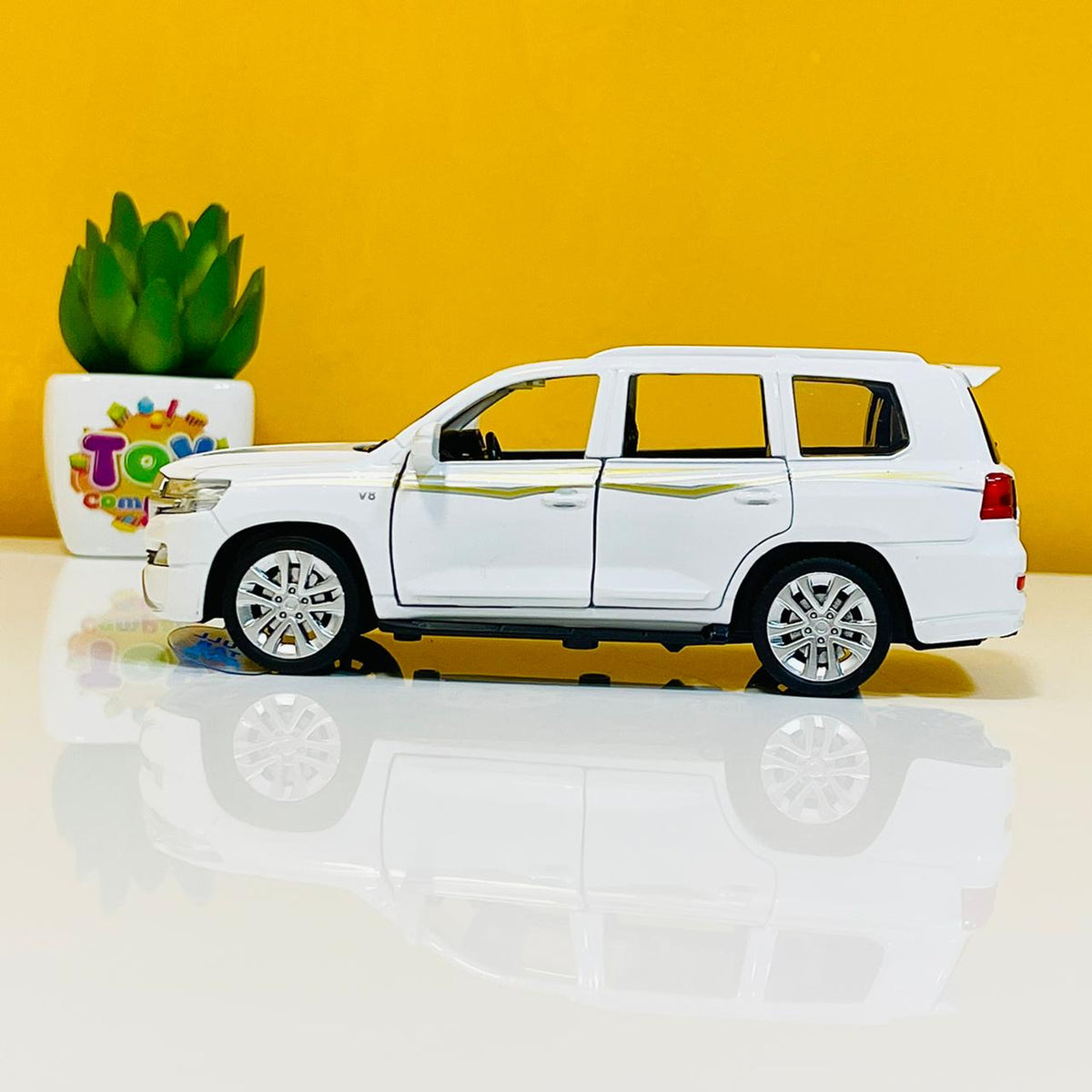 1:32 Scale Diecast Land Cruiser V8