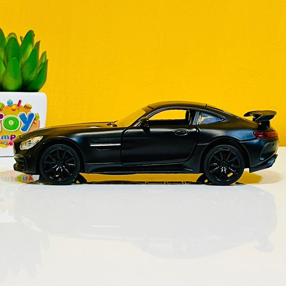 1:32 Scale Diecast Mercedes Benz AMG GTR