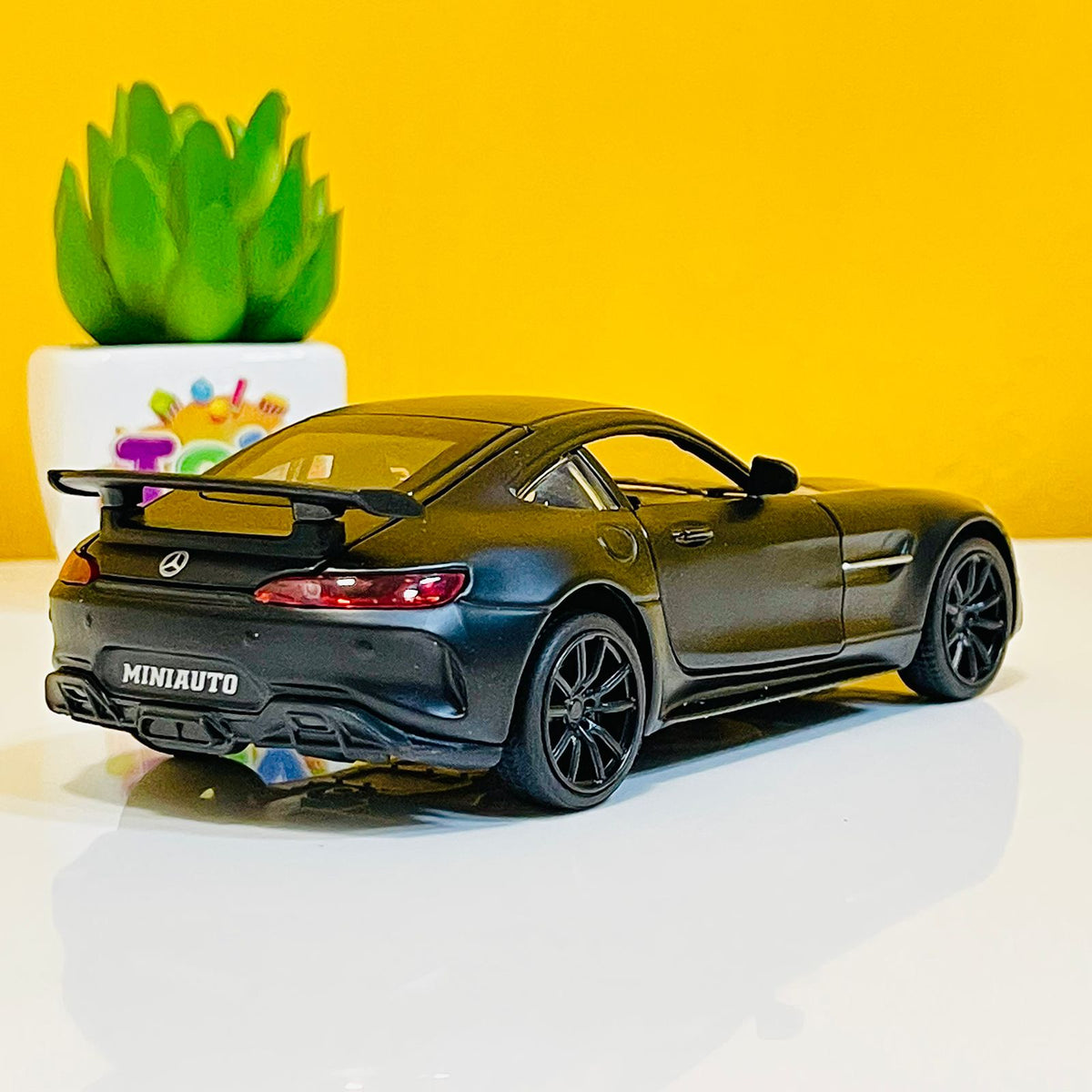 1:32 Scale Diecast Mercedes Benz AMG GTR