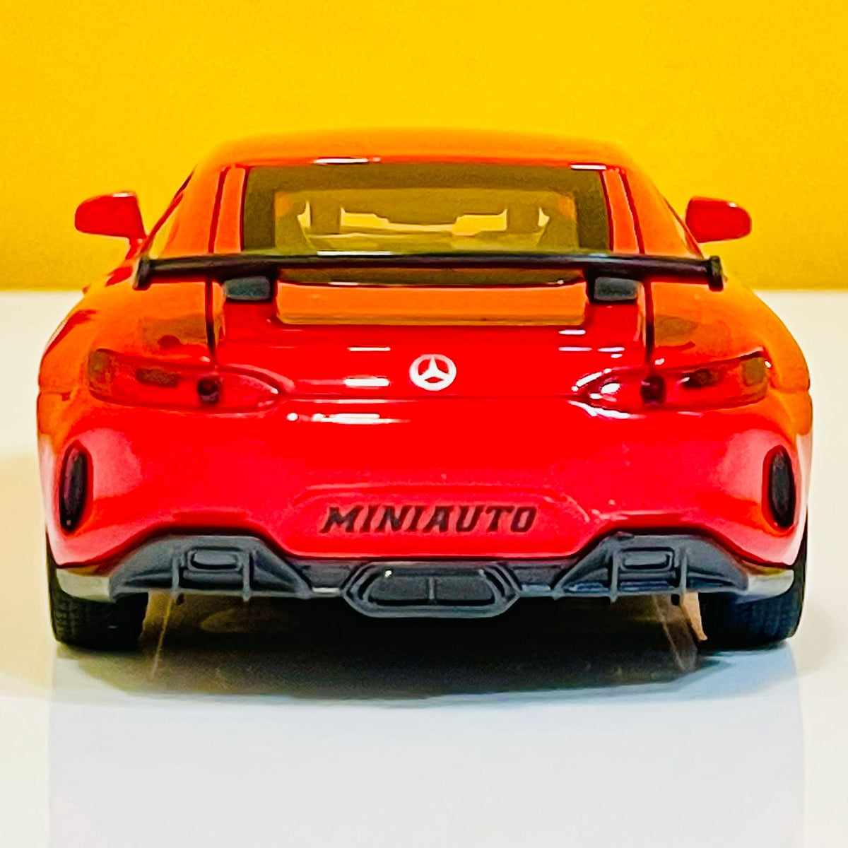 1:32 Scale Diecast Mercedes Benz AMG GTR