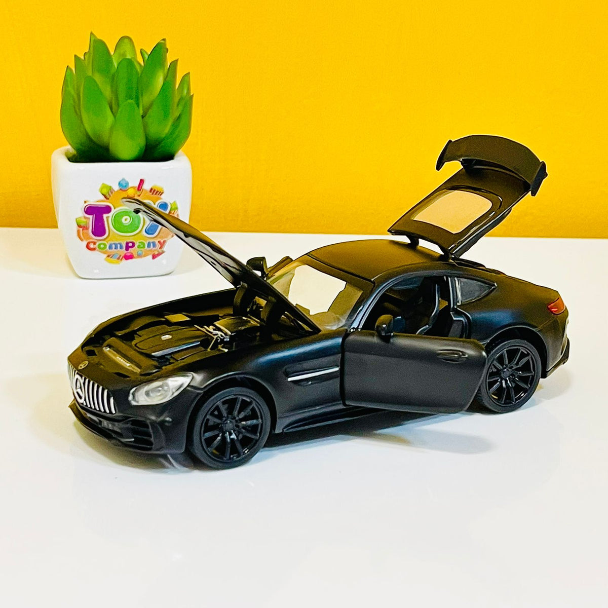1:32 Scale Diecast Mercedes Benz AMG GTR