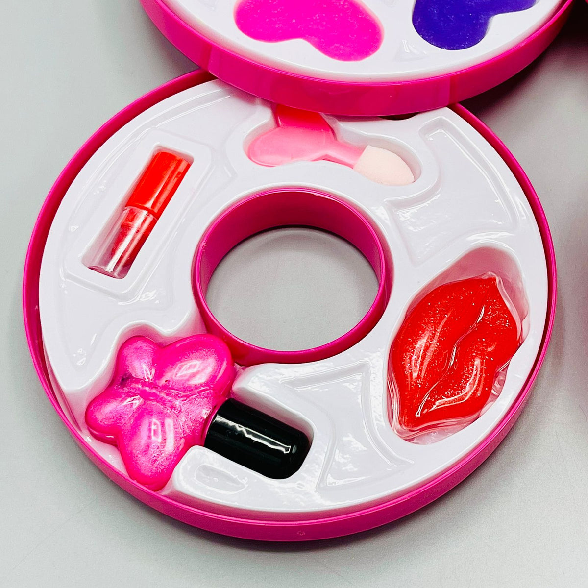 Donut Shaped Makeup Set