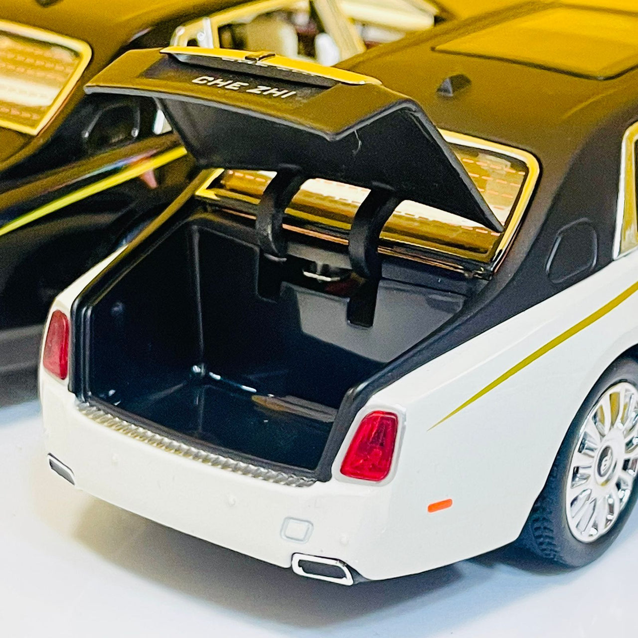 1:24 Scale Diecast Rolls Royce Phantom Mansory