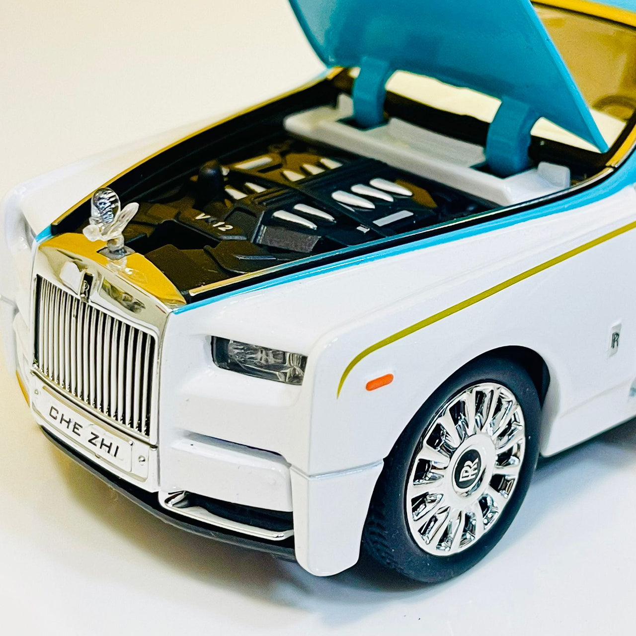 1:24 Scale Diecast Rolls Royce Phantom Mansory