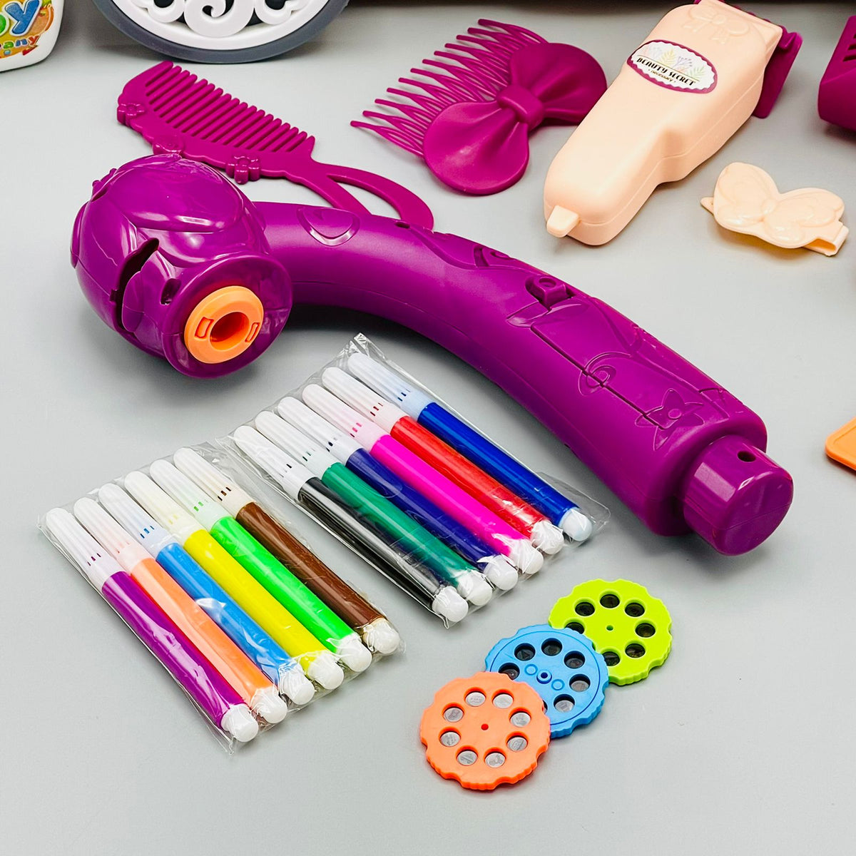 7 in 1 Happy Graffiti Beauty Set and Drawing Projector