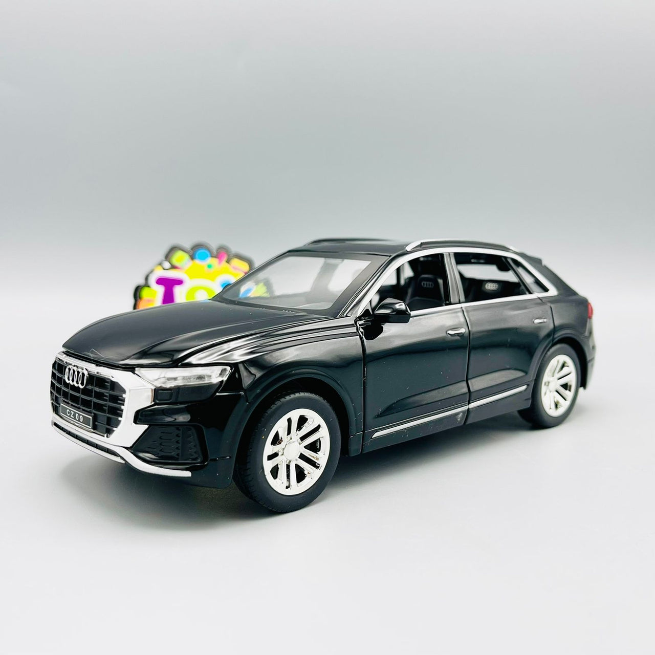 1:24 Scale Diecast Audi Q8