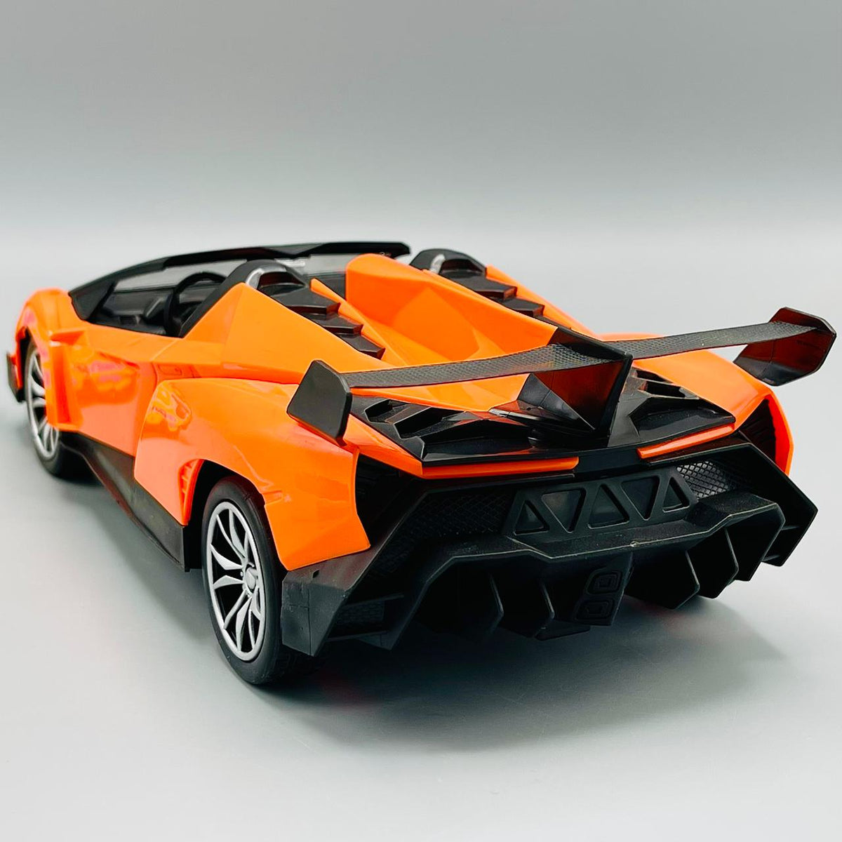 Custome Engine R/C Model Car