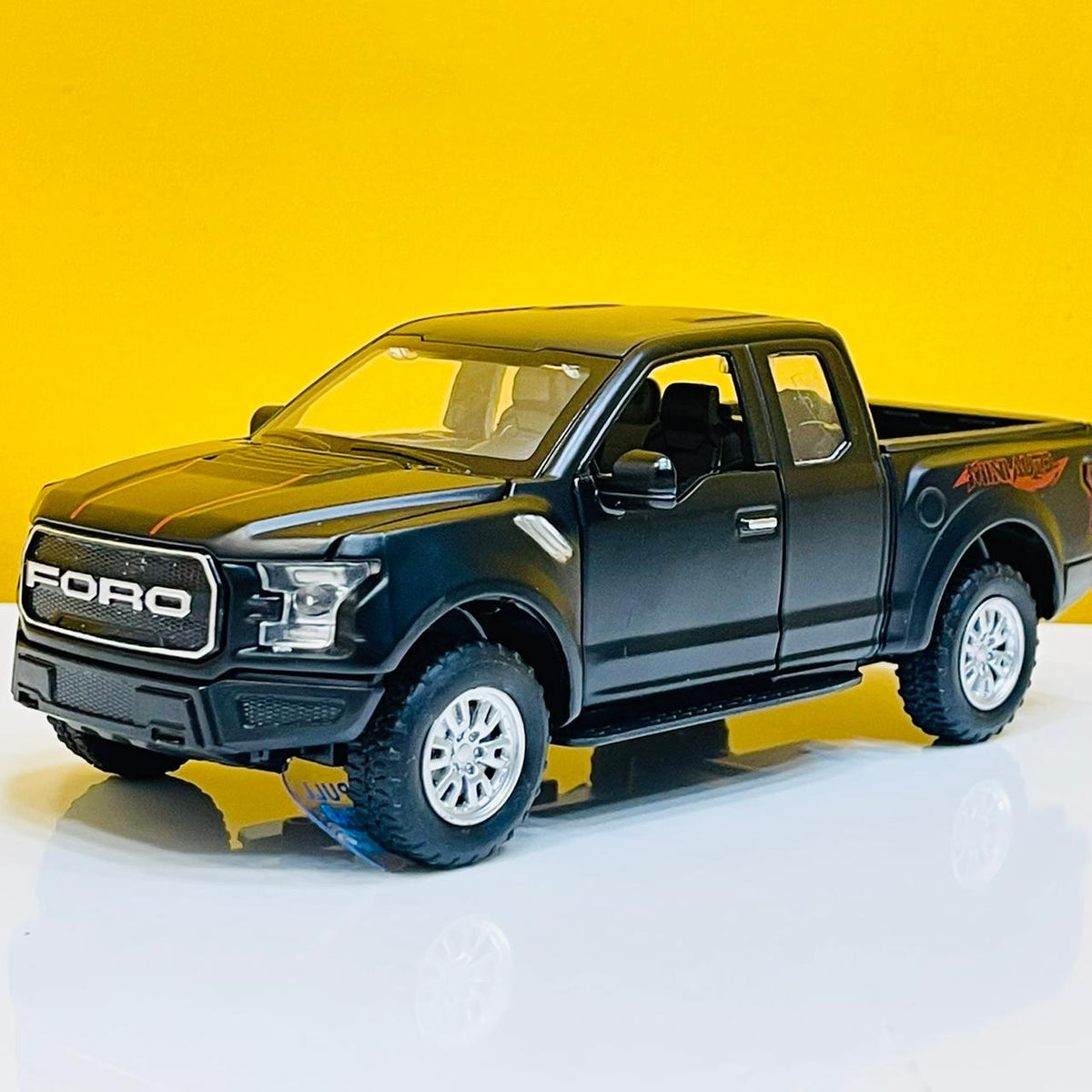 1:32 Diecast Ford F150 Pickup Truck