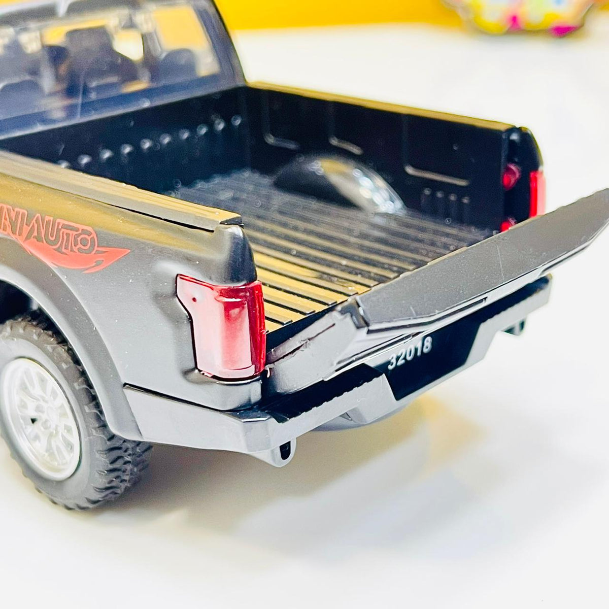 1:32 Diecast Ford F150 Pickup Truck