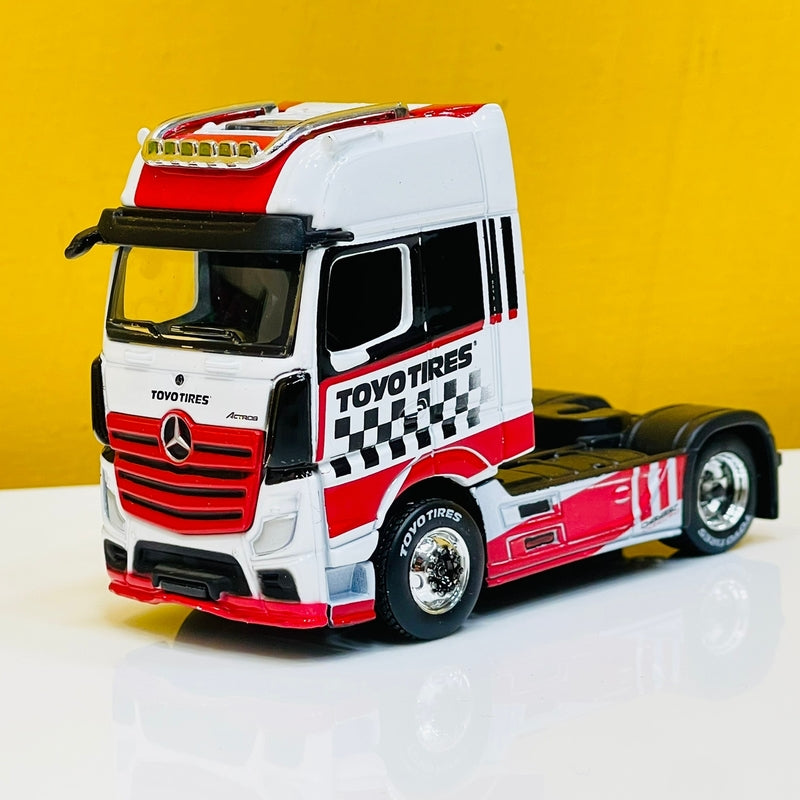 Maisto Diecast 1:64 Mercedes Benz Truck