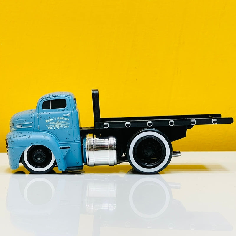 Maisto Diecast 1950 Ford Flatbed with 1933 Ford Coupe