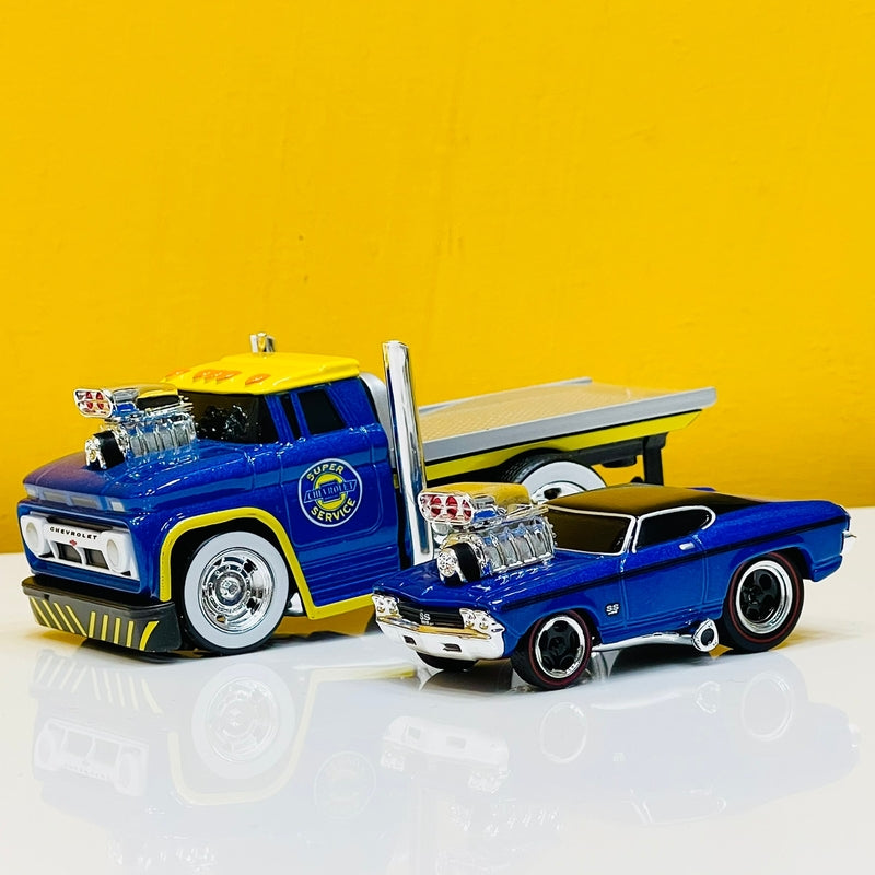 Maisto Diecast 1966 Chevrolet Flatbed with 1969 Chevelle SS