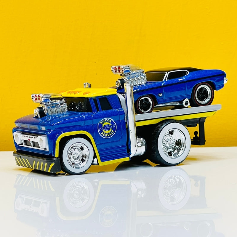 Maisto Diecast 1966 Chevrolet Flatbed with 1969 Chevelle SS