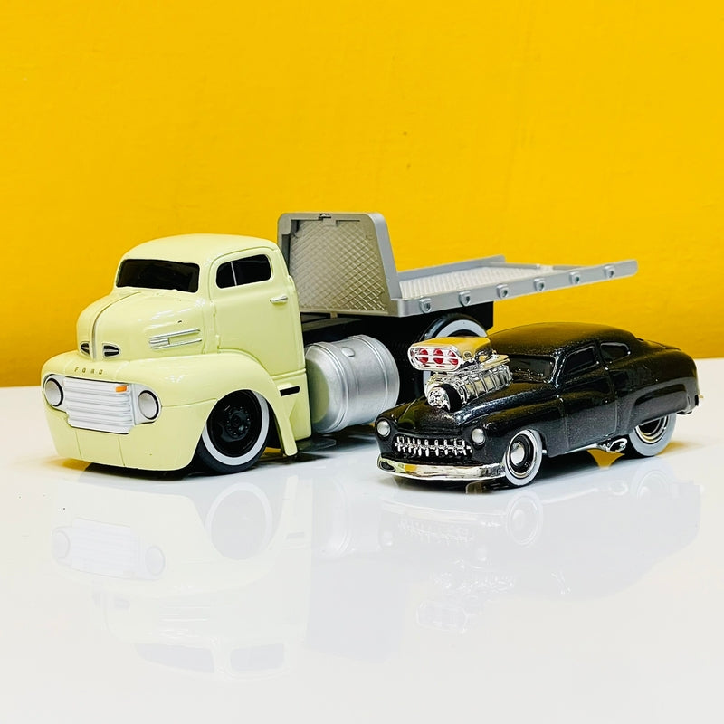 Maisto Diecast 1950 Ford Flatbed with 1949 Mercury