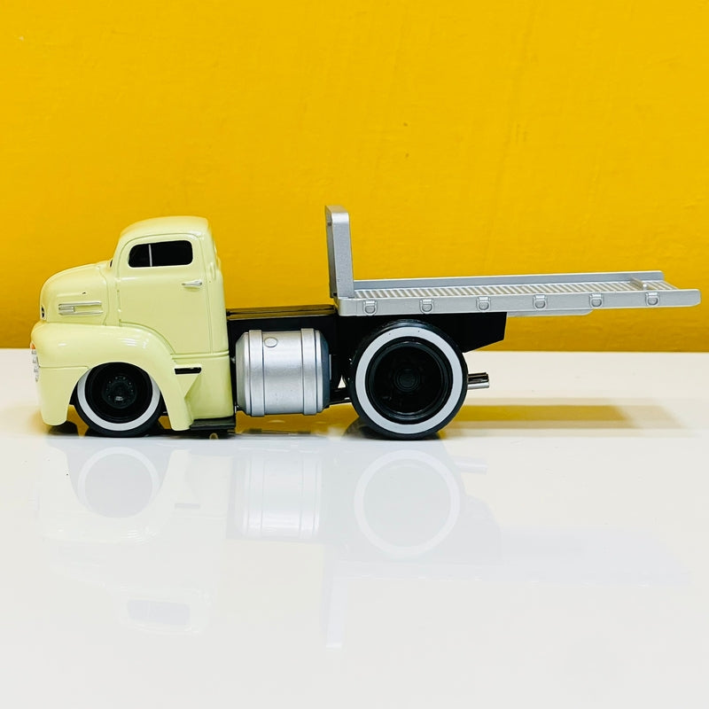Maisto Diecast 1950 Ford Flatbed with 1949 Mercury