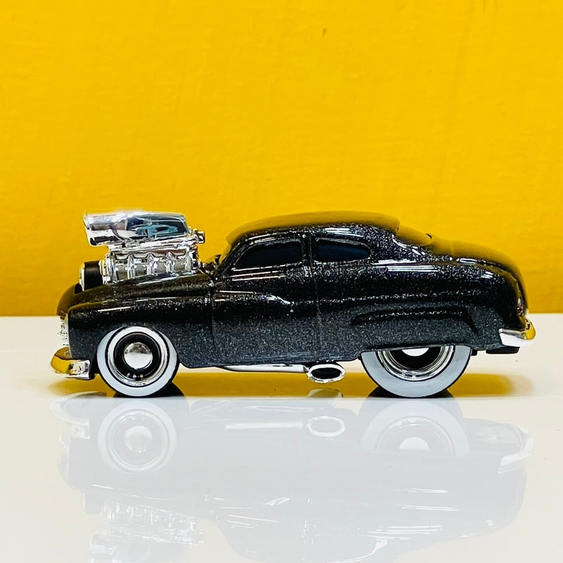 Maisto Diecast 1950 Ford Flatbed with 1949 Mercury