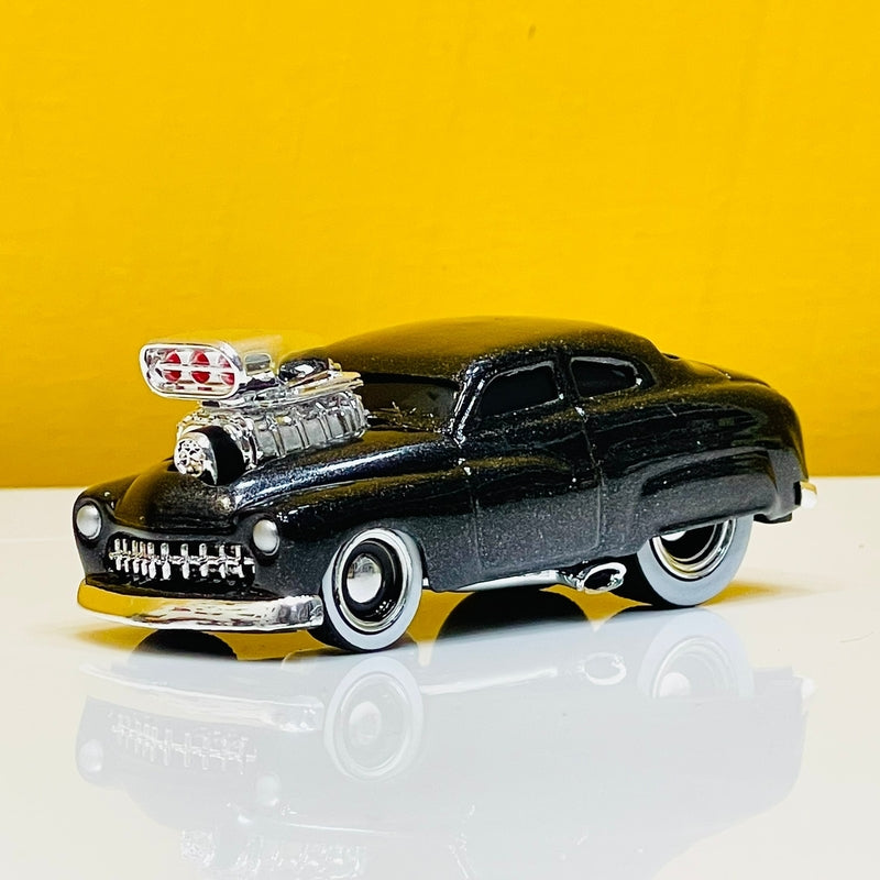 Maisto Diecast 1950 Ford Flatbed with 1949 Mercury