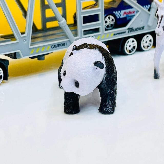 10 Pcs Wild Animals with Diecast Carriage Trailer & Cars