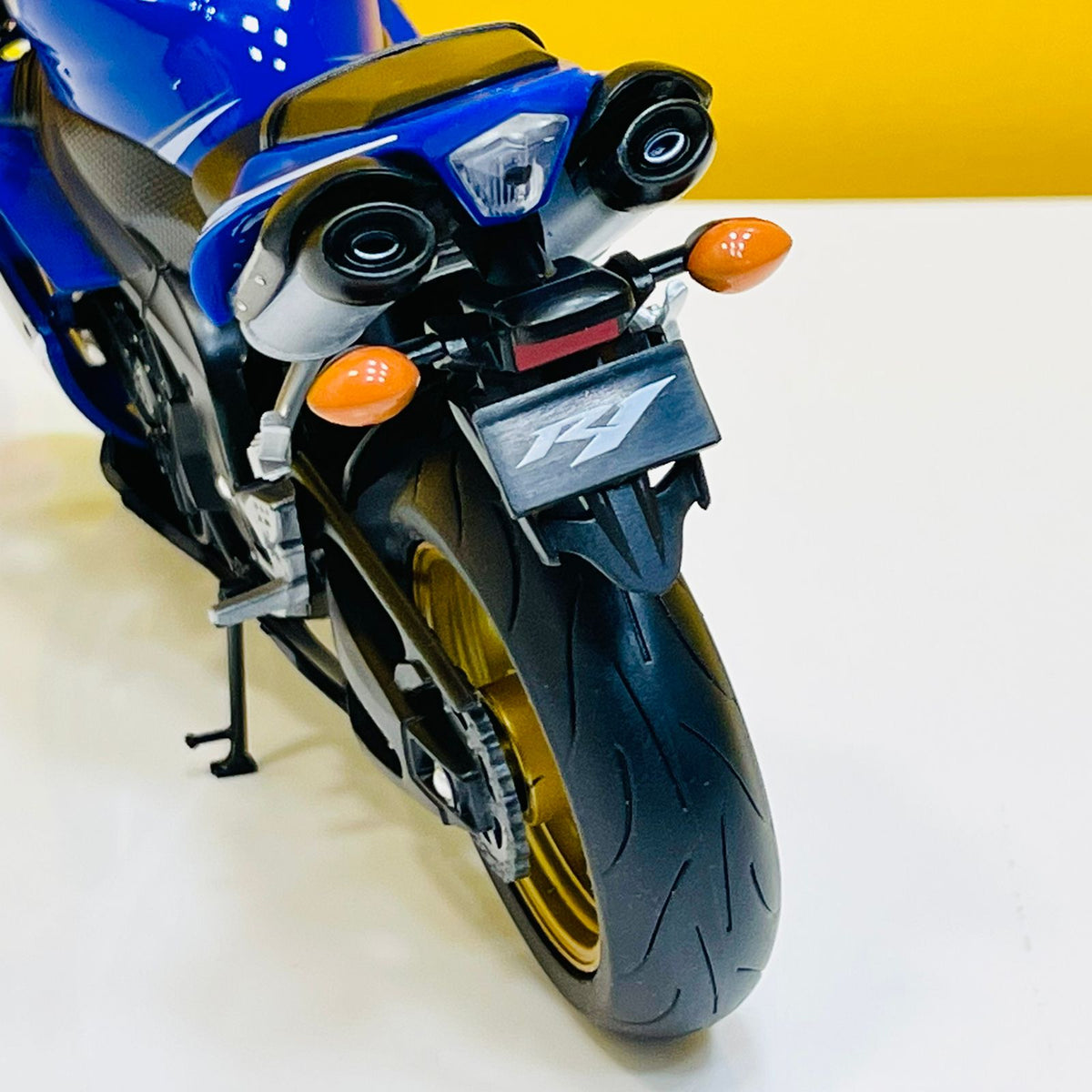 1:10 Diecast Yamaha YZF R1 by Welly - Licensed Model