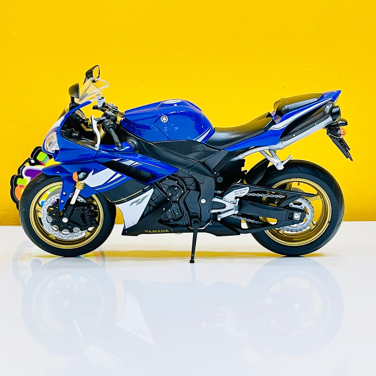 1:10 Diecast Yamaha YZF R1 by Welly - Licensed Model