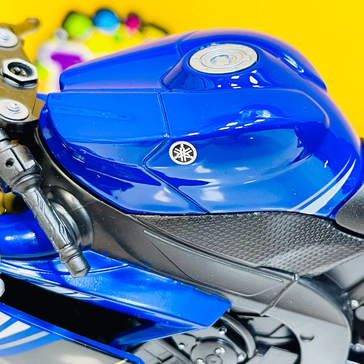 1:10 Diecast Yamaha YZF R1 by Welly - Licensed Model