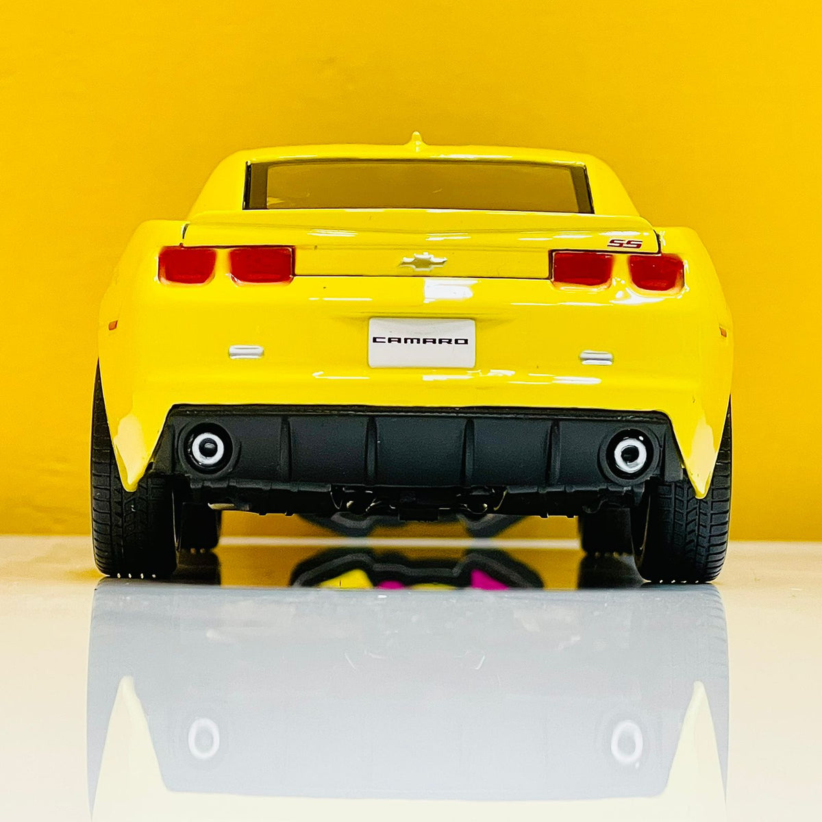 Maisto 1:24 Diecast 2010 Chevy Camaro SS RS