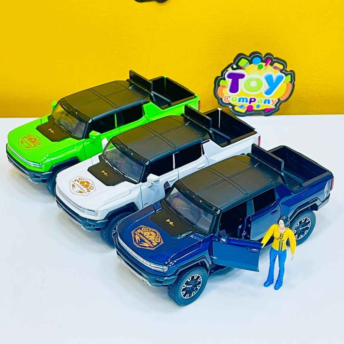 1:32 Diecast Hard Top Hummer EV Pickup Truck with Miniature