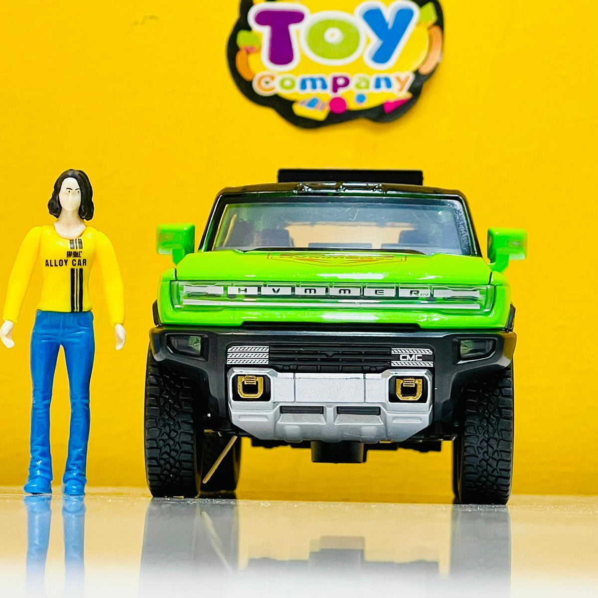 1:32 Diecast Hard Top Hummer EV Pickup Truck with Miniature