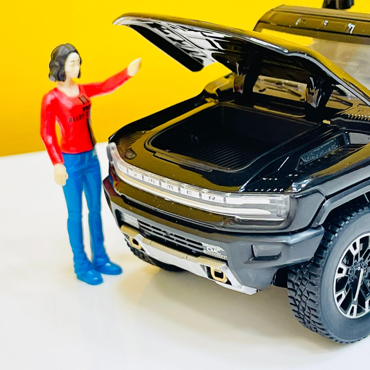 1:32 Diecast Hummer EV Pickup Truck with Miniature - Cabriolet